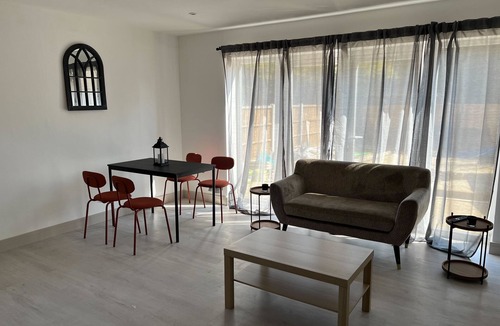 South Benfleet Apartment | 2Bed Apt Benfleet - FamilyFriendly - FreeParking