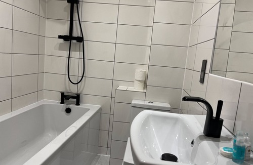 South Benfleet Apartment | 2Bed Apt Benfleet - FamilyFriendly - FreeParking