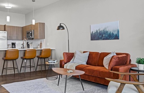 Midtown - Westport Apartment | 2Bed Apt With Fitness centre in Kansas