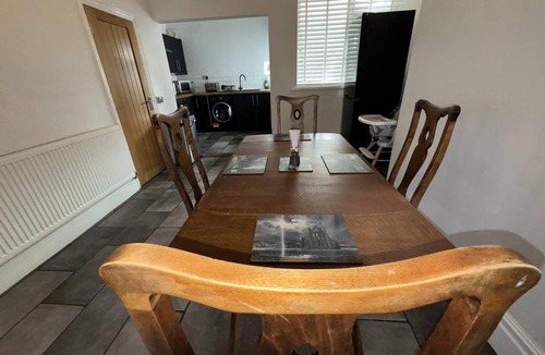 Palterton House | 2bed - garden-pets-freeparking-M1connections