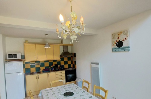 Latour-Bas-Elne Apartment | 2bed, large garden, 6pers, wifi parking 2km sea 67m2, ok vacation vouchers animals