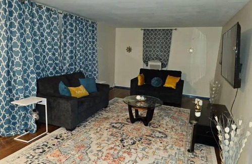 Cleveland Heights Apartment | 2Bed@Noble