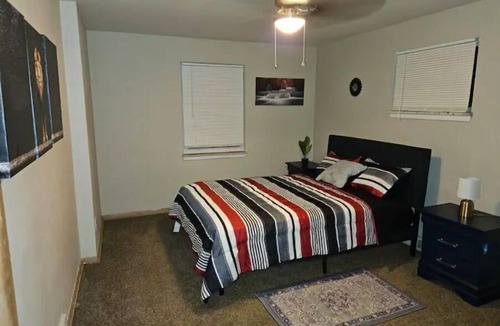 Cleveland Heights Apartment | 2Bed@Noble