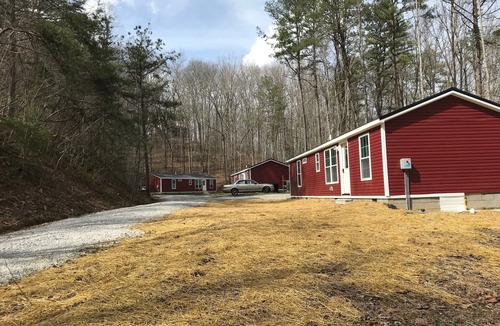 Pittsburg Cottage | 2Bedroom, 1.5Bath Cottage at Beautiful Wood Creek Lake, Near Wood creek Marina.