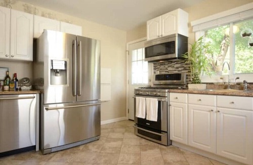 Madison Heights House | 2Bedroom/2 Bath/2 Office Bungalow with Sauna and Parking by Royal Oak