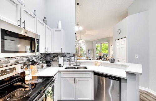 Hallandale Beach Apartment | 2Bedroom 2Bath Water View Apartment