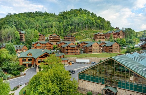 Gatlinburg Hotel | 2Bedrooms, 2 Bathrooms, Sleeps 8 Westgate Smokey Mountain Resort