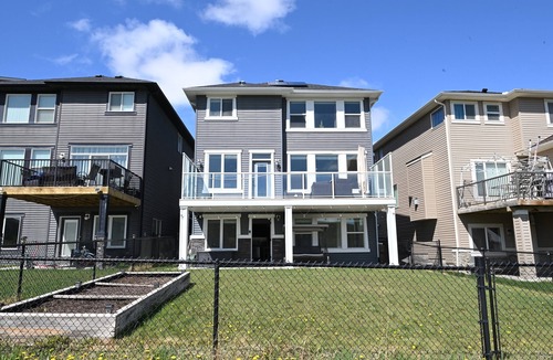 Northwest Calgary House | 2BR, 1.5Bath, Full Kitchen+Coffee, Ravine View.