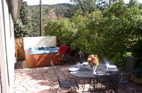 Green Mountain Falls House | 2BR 1.5bath sleep 6 Hottub and WIFI, Pet friendly, non-smoking, Winter Mo disc