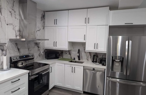Kitchener Apartment | 2BR 1 king 1 Queen with parking 3 GBPS internet