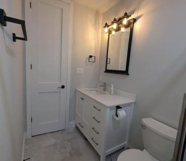 Kitchener Apartment | 2BR 1 king 1 Queen with parking 3 GBPS internet