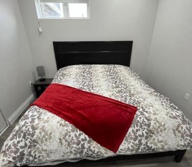 Kitchener Apartment | 2BR 1 king 1 Queen with parking 3 GBPS internet