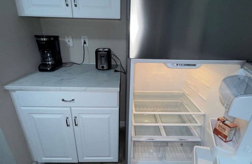 Madison Apartment | 2BR/1BA - Bright & Comfortable Apartment!