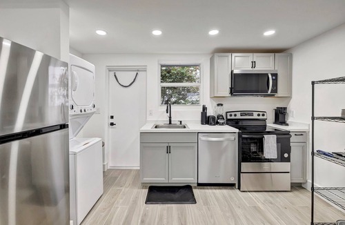 Central Beach Condo | 2BR 1BA off Las Olas Steps to Beach