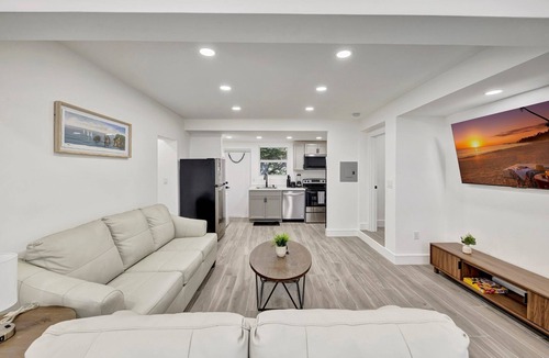 Central Beach Condo | 2BR 1BA off Las Olas Steps to Beach