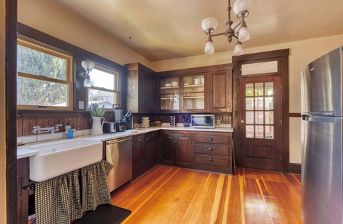 Kerns House | 2BR/1BA Portland Craftsman Central Location