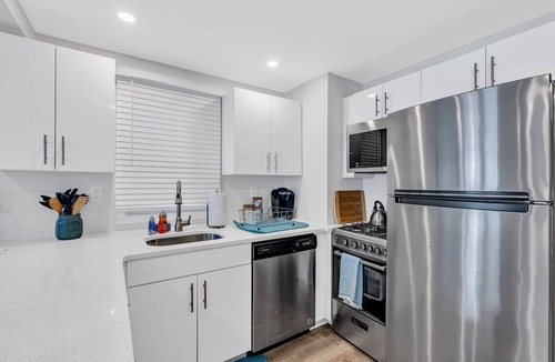 Manasquan House | 2BR 1BA Steps to the Sand I