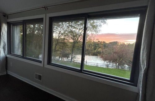 Greenwich House | 2BR, 2 King beds, 1 BA, and Kitchenette in Lakeside Home in Greenwich.