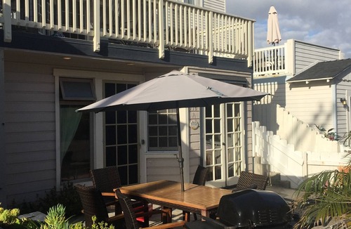South Mission Beach House | 2BR-2BA, 100ft to ocean sand, patio & garage. Monthly rentals.