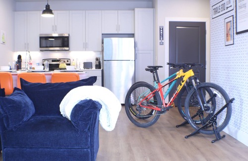 Rogers Apartment | 2BR/2BA Apt. Near UARK, Lift, Walmart Campus & Amp, In-Unit Bike Storage
