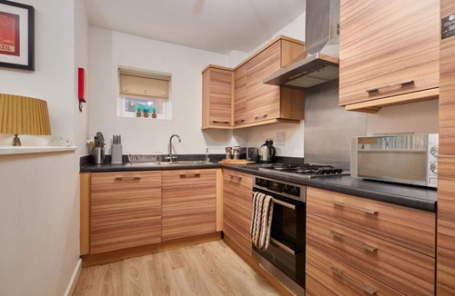 Wilford Apartment | 2BR+2BA Apt: Nr Tram Stop, Balcony, Fast WiFi