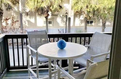 Fernandina Beach Condo | 2Br/2Ba Beachfront Condo Sleeps 6. Great Balcony Views! New Flooring!