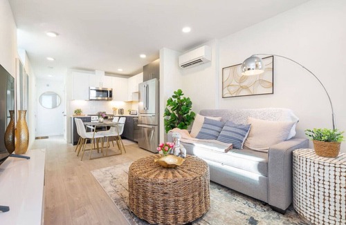 Broadway House | 2BR 2BA Capitol Hill Cozy Haven, Rooftop-Near Stadium