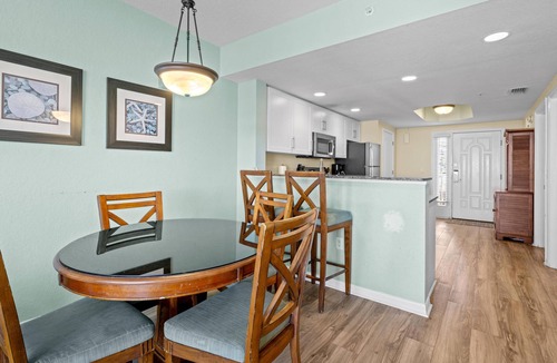 Treasure Island Condo | 2BR/2BA Condo: Beachfront, Balcony, Pool
