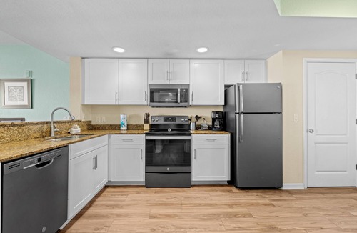 Treasure Island Condo | 2BR/2BA Condo: Beachfront, Balcony, Pool