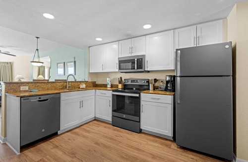 Treasure Island Condo | 2BR/2BA Condo: Beachfront, Balcony, Pool