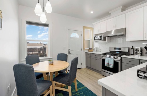 Excelsior Apartment | 2BR 2BA in Excelsior District w Parking