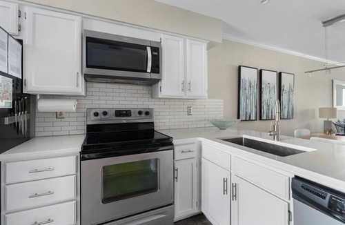 South Congress Condo | 2BR/2BA w/pool close to downtown, walk to everything on South Congress