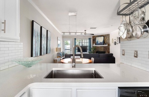 South Congress Condo | 2BR/2BA w/pool close to downtown, walk to everything on South Congress