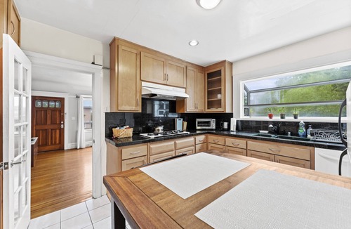 Sunnyside House | 2BR/2Baths Spacious and Clean