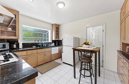 Sunnyside House | 2BR/2Baths Spacious and Clean