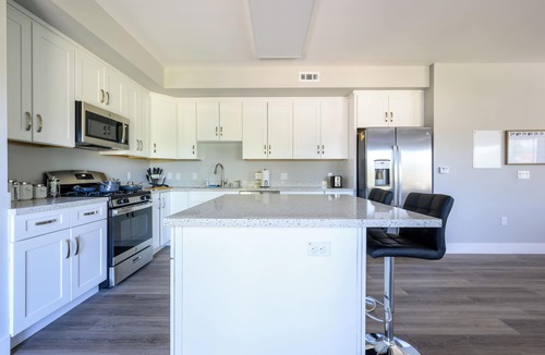 Campbell Apartment | 2BR, 2bth King-sized haven!