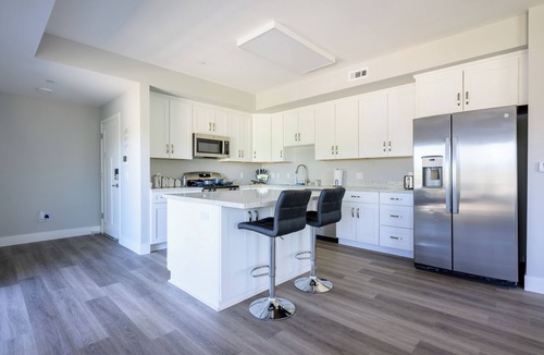 Campbell Apartment | 2BR, 2bth King-sized haven!