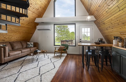 Makanda Cabin | 2BR A-Frame Cabin w/Hot Tub Near Wine Trail