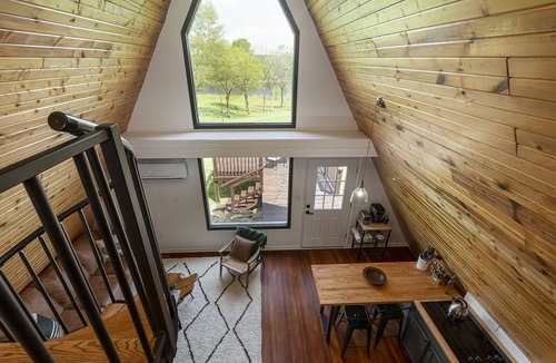 Makanda Cabin | 2BR A-Frame Cabin w/Hot Tub Near Wine Trail