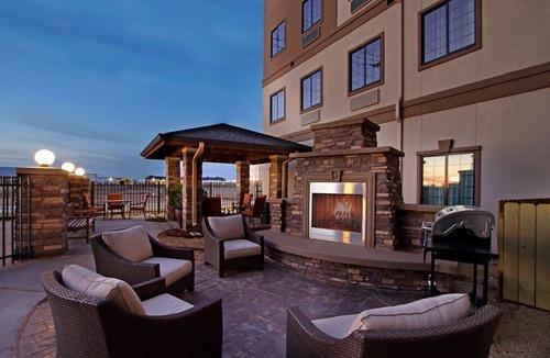 Odessa Apartment | 2BR ADA Suite in Odessa | Full Kitchen | Pool Access