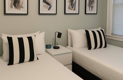 Wrigleyville Apartment | 2BR Apartment Beautifully Furnished