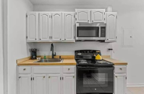 West Philadelphia Apartment | 2BR Apartment Close to Downtown