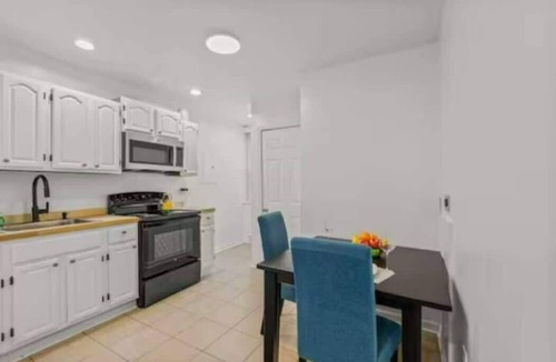 West Philadelphia Apartment | 2BR Apartment Close to Downtown