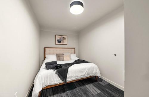 Cliff - Cannon Apartment | 2BR Apartment in DT with Parking