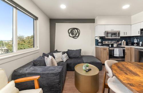 Cliff - Cannon Apartment | 2BR Apartment in DT with Parking