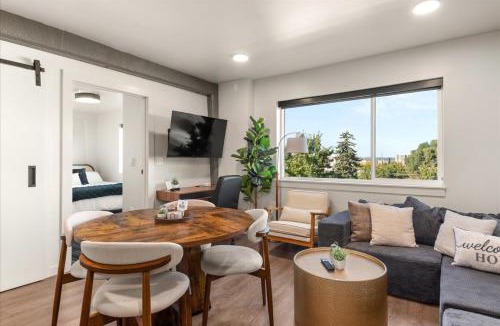 Cliff - Cannon Apartment | 2BR Apartment in DT with Parking