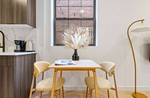 Greenpoint Apartment | 2BR Apartment in Prime Brooklyn. w/d in