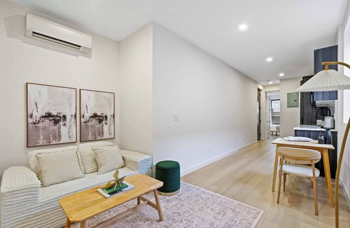 Greenpoint Apartment | 2BR Apartment in Prime Brooklyn. w/d in