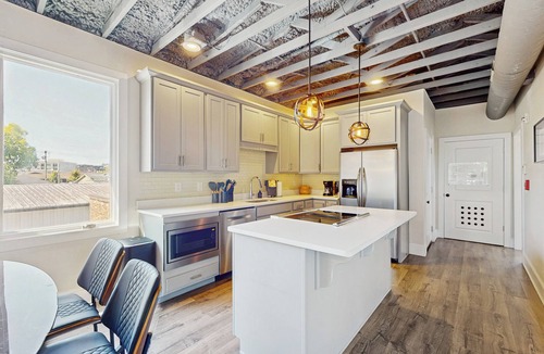 Northside Condo | 2BR Apartment w/Balcony, WiFi & Full Kitchen