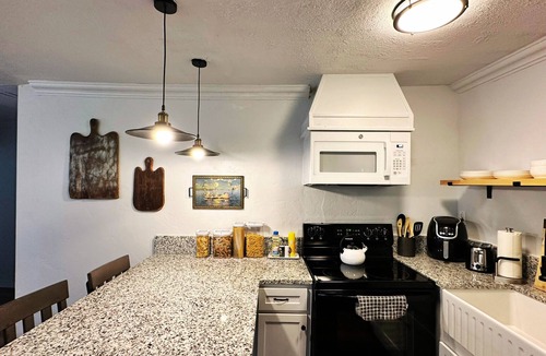 Central Oklahoma City Apartment | 2BR Apt | 4 min to Oklahoma City University | Kitchen, Wi-Fi, Free Parking #19A